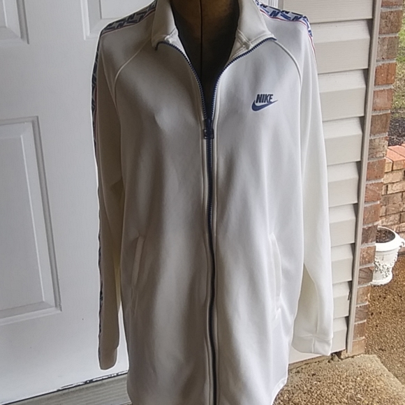 Nike Jacket - Picture 1 of 5